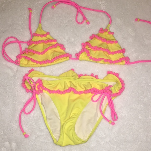 Victoria’s Secret Ruffle Matching Bikini Set - Picture 1 of 1